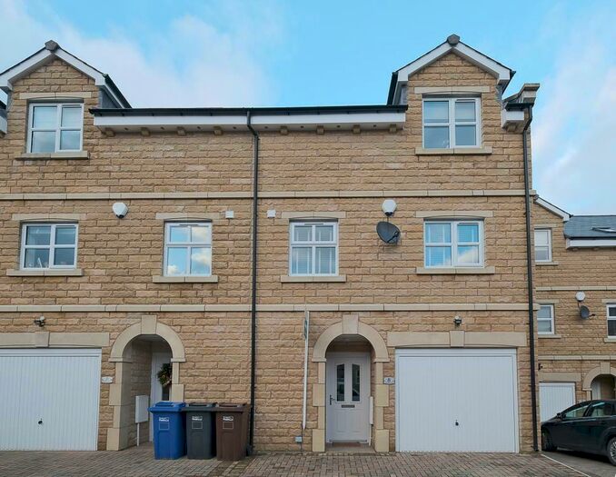 3 Bedroom Town House To Rent In Robinson Fold, Barnoldswick, BB18
