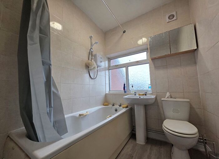 2 Bedroom Flat To Rent In Bushbury Lane, Wolverhampton, WV10