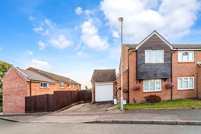 2 Bedroom End Of Terrace House For Sale In Hunting Gate Drive, Chessington, KT9