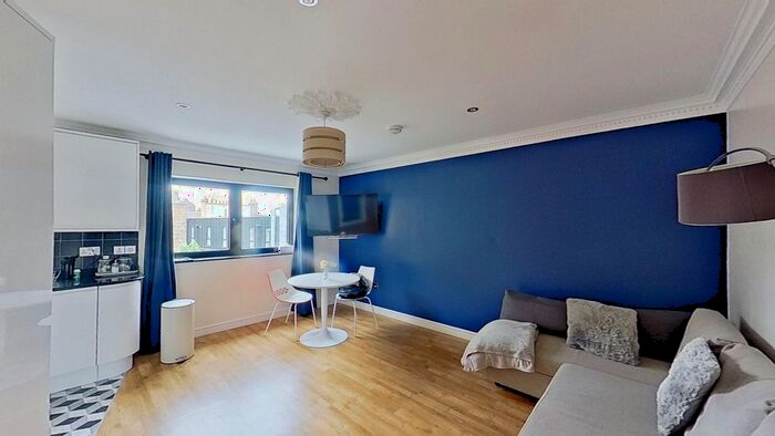 1 Bedroom Flat To Rent In Cockburn Street, Edinburgh, EH1