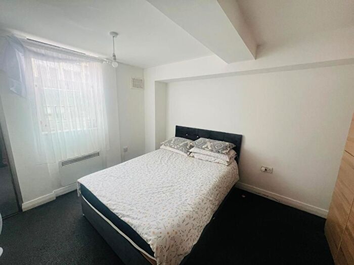 2 Bedroom Flat To Rent In Church Street, Slough, SL1