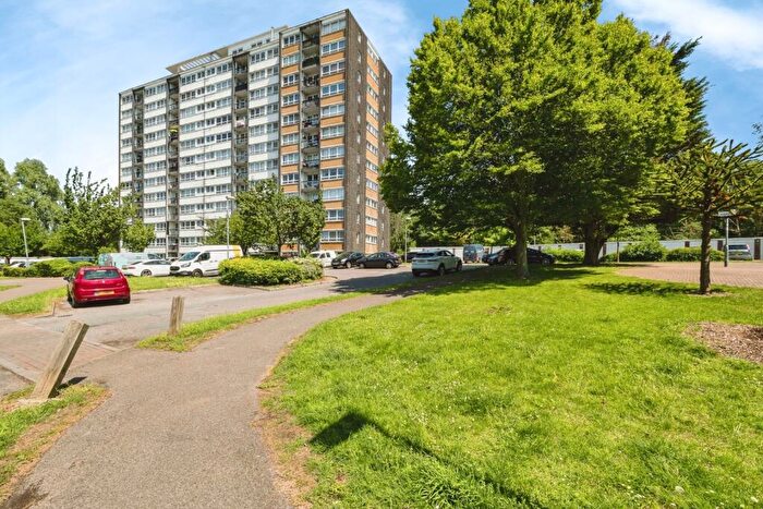 2 Bedroom Flat For Sale In Slewins Close, Hornchurch, Essex, RM11