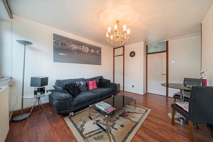 1 Bedroom Flat For Sale In Livermere Road, Hackney, E8