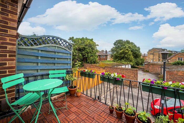 2 Bedroom Flat To Rent In Belvedere Close, Teddington, TW11
