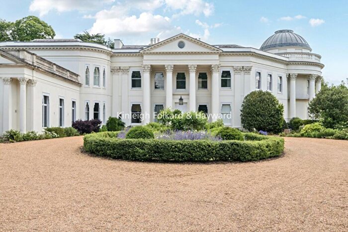 2 Bedroom Flat For Sale In Willoughby Lane, Bromley, Kent, BR1