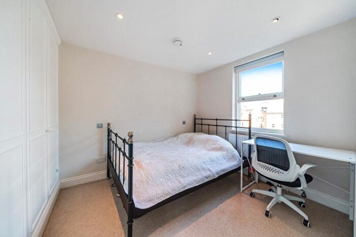 3 Bedroom Flat For Sale In Orville Road, Battersea, London, SW11