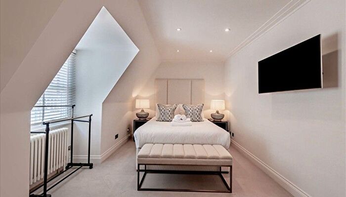 1 Bedroom Flat To Rent In Grosvenor Hill, London, W1K