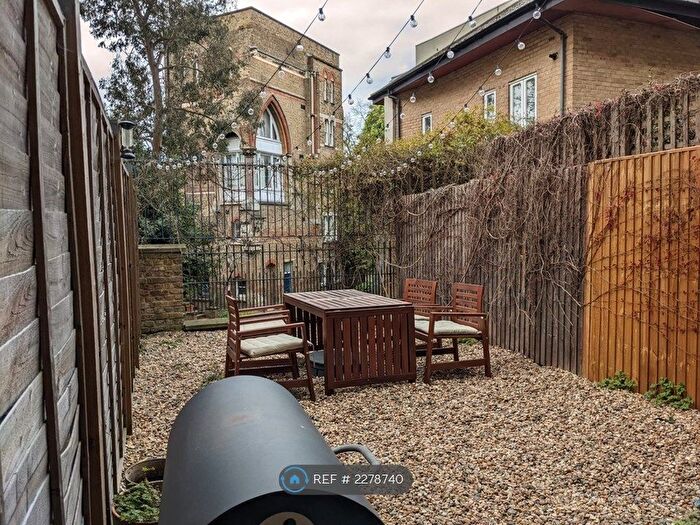 2 Bedroom Flat To Rent In Dalston Lane, London, E8