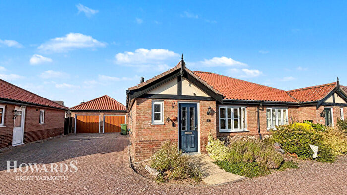 2 Bedroom Semi-Detached Bungalow For Sale In Clydesdale Drive, Hemsby, NR29