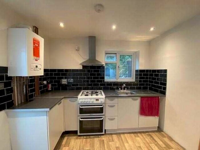 2 Bedroom Property To Rent In Mirador Crescent, Slough SL2