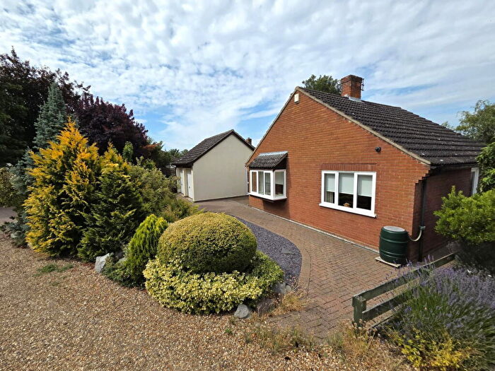 3 Bedroom Detached Bungalow For Sale In Middle Street, Great Gransden, SG19