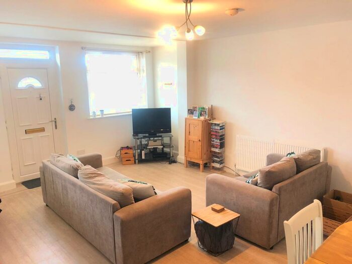 1 Bedroom Flat To Rent In Derby Road, Loughborough, LE11