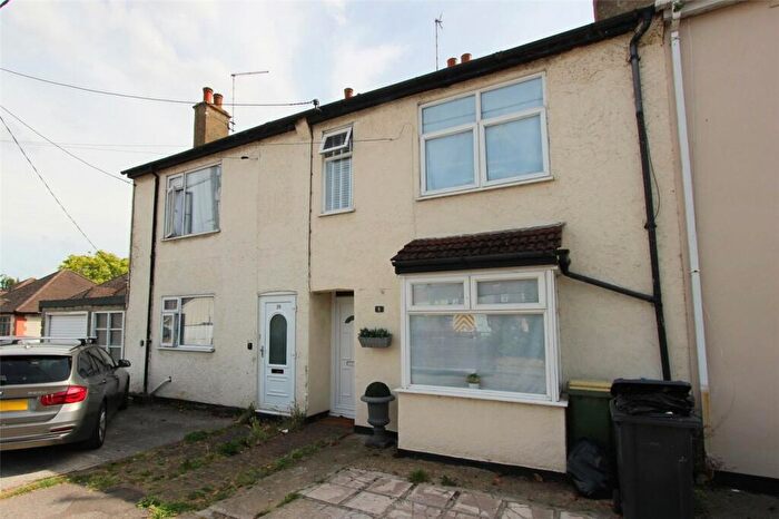 3 Bedroom Terraced House To Rent In Rochefort Drive, Rochford, Essex, SS4