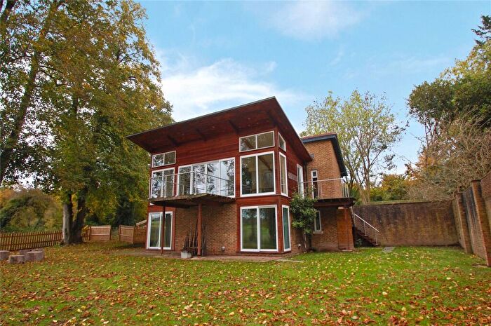 3 Bedroom Detached House To Rent In Amersham Road, Chalfont St. Giles, Buckinghamshire, HP8