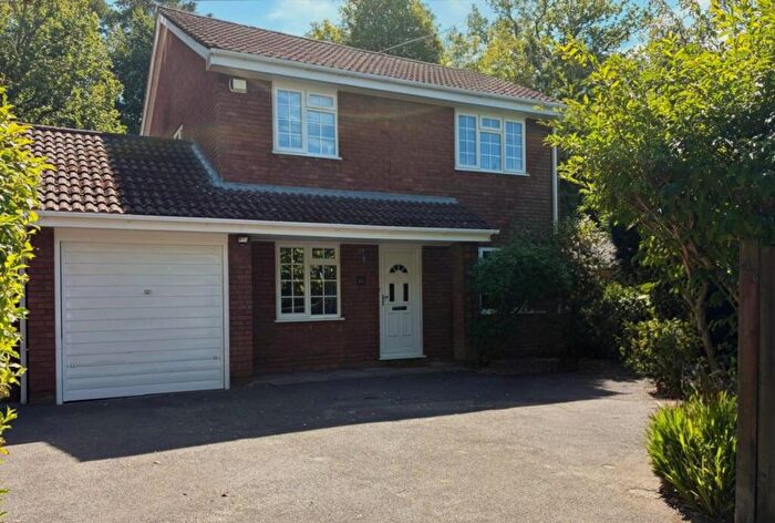 4 Bedroom Detached House For Sale In Crookham Road, Fleet, GU51