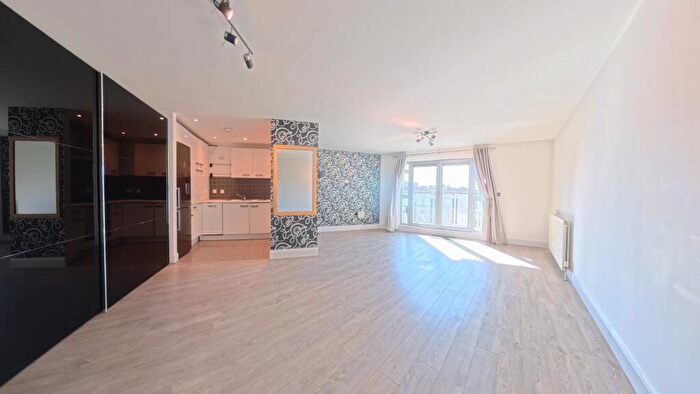 3 Bedroom Apartment To Rent In Royal View, Grand Parade, Brighton, BN2