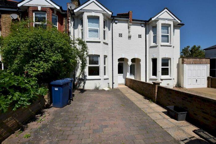 3 Bedroom Terraced House To Rent In Squires Lane, London, N3