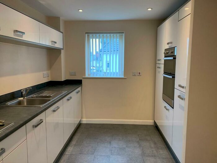 2 Bedroom Town House To Rent In Onyx Crescent, Leicester, LE4