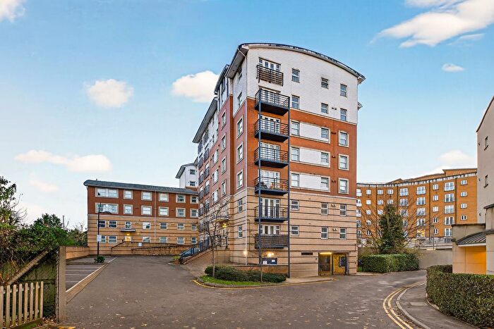 2 Bedroom Flat To Rent In The Spires, Selden Hill, Hemel Hempstead, Hertfordshire, HP2