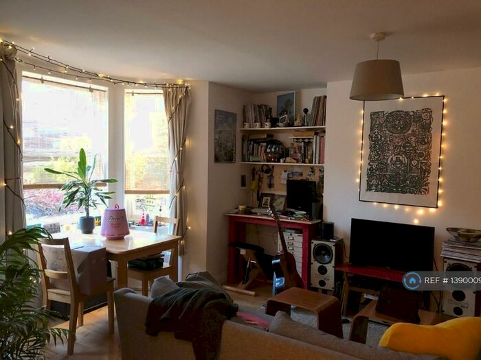 2 Bedroom Flat To Rent In Devonshire Road, London, SE23