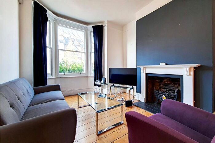 1 Bedroom Maisonette To Rent In Jedburgh Street, Clapham Common, SW11