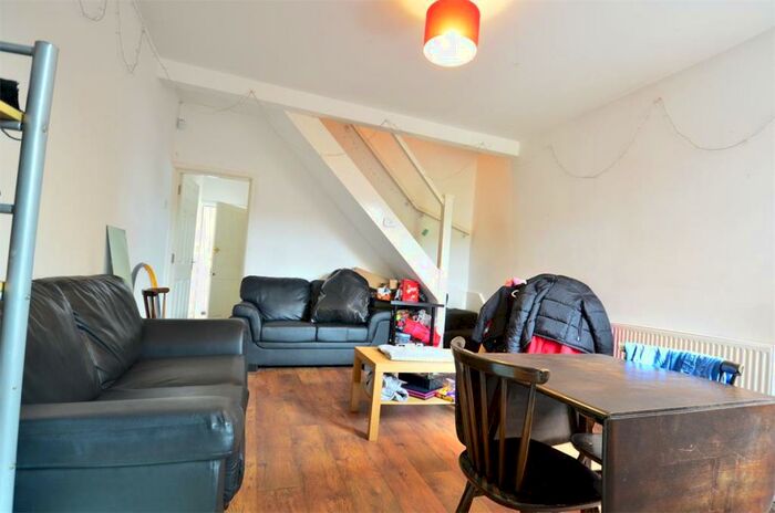 4 Bedroom Semi-Detached House To Rent In Student Property Milner Road Selly Oak, Birmingham, B29