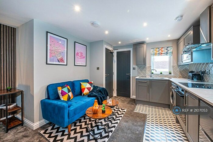 Studio To Rent In Studio Newhall Street, Swindon, SN1