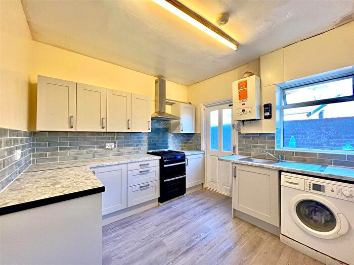 4 Bedroom Semi-Detached House To Rent In Bath Road, Hounslow, TW3