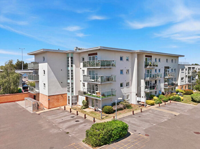 2 Bedroom Apartment For Sale In Bircham Road, Southend-on-sea, SS2