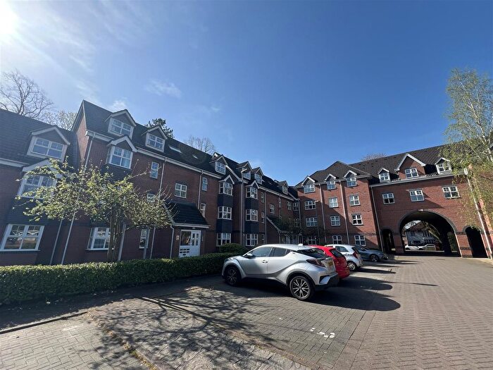 2 Bedroom Flat For Sale In Brooklands Road, Sale, M33