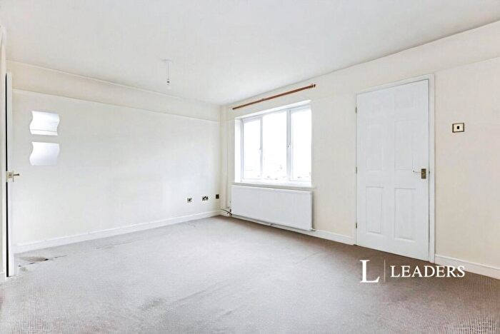 3 Bedroom Terraced House For Sale In Annesley Close, Northampton, Northamptonshire, NN3