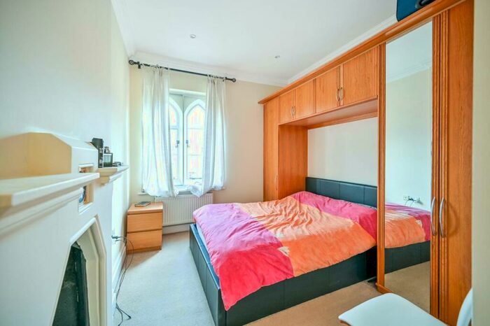 1 Bedroom Flat To Rent In Hatch Lane, Windsor, SL4