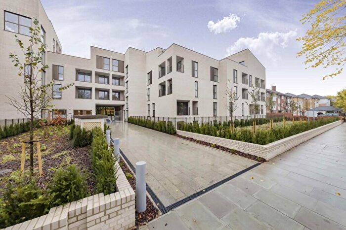 2 Bedroom Flat To Rent In The Avenue, Queens Park, NW6