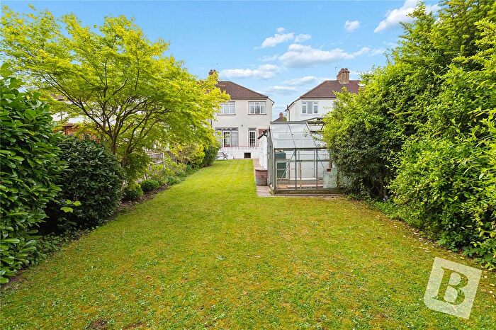 3 Bedroom Semi-Detached House For Sale In Meadowside Road, Upminster, RM14