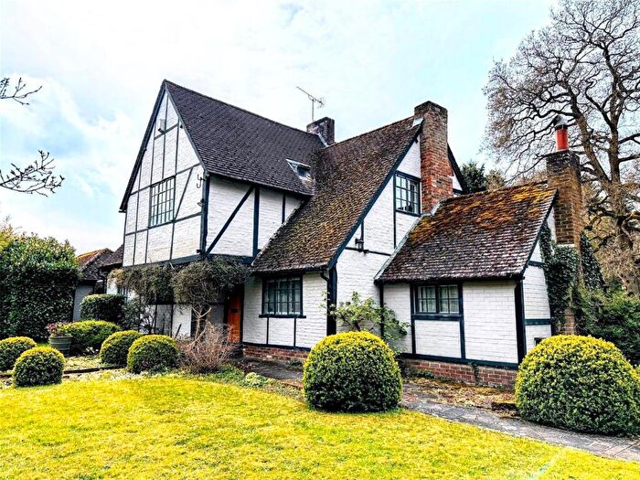 4 Bedroom Detached House For Sale In Green Lane, Outwood, RH1