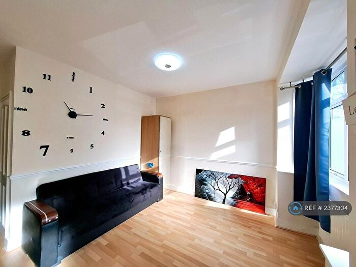 3 Bedroom Terraced House To Rent In London, London, E17