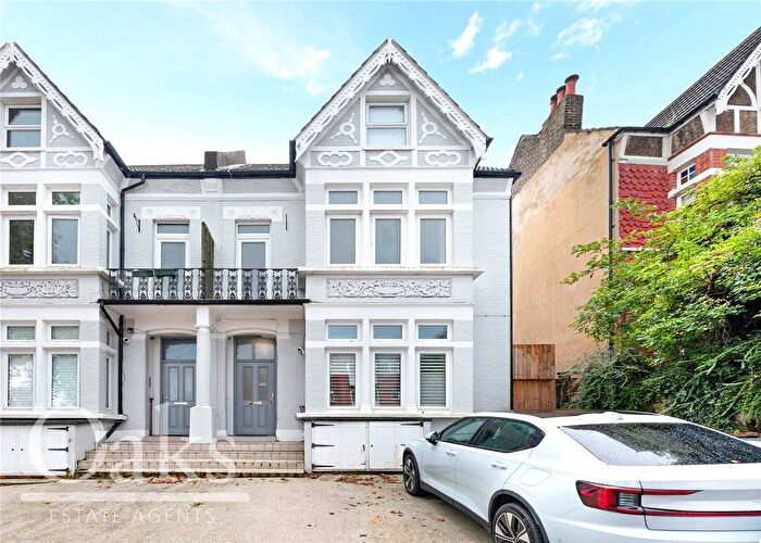 2 Bedroom Flat To Rent In Knollys Road, London, SW16