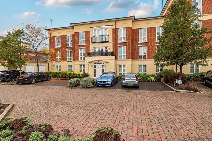 3 Bedroom Flat To Rent In Windsor, Trevelyan Court, SL4