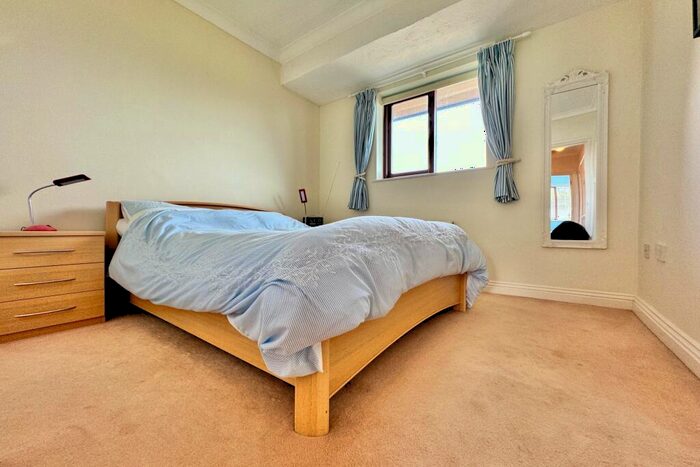 2 Bedroom Flat For Sale In Park Road, Swanage, BH19