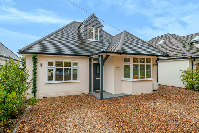4 Bedroom Bungalow To Rent In Green Lane, Chertsey, Surrey, KT16