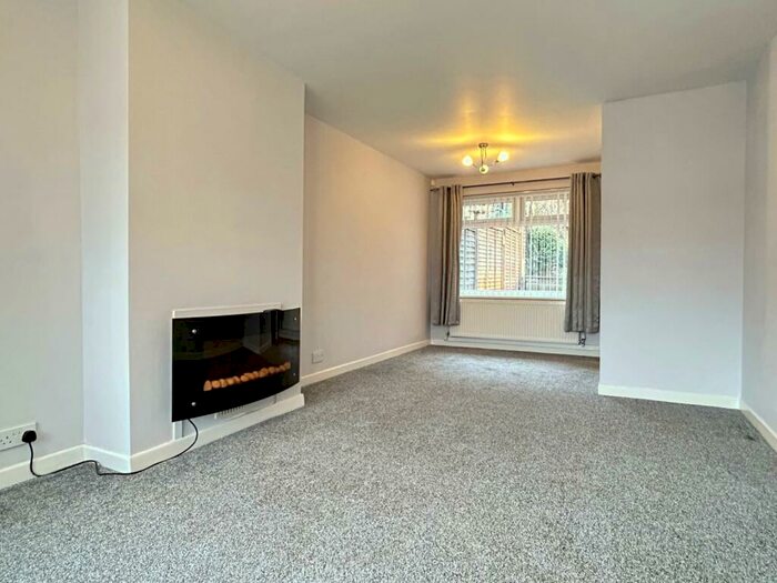 3 Bedroom Semi-Detached House To Rent In Kirkstall Hill, Burley, Leeds, LS4