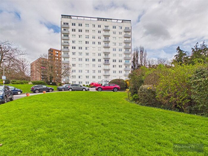 2 Bedroom Flat For Sale In Eaton Drive, Kingston Upon Thames, KT2