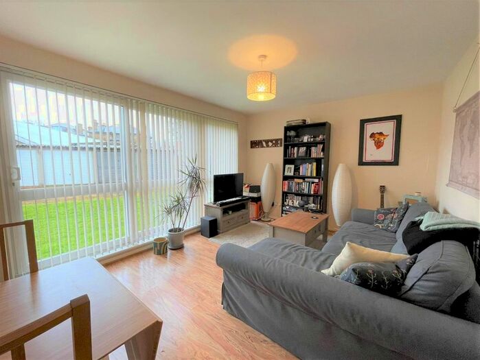 1 Bedroom Flat To Rent In Elizabeth Court, Hampton Road, Teddington, TW11