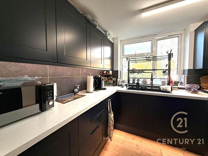 3 Bedroom Apartment To Rent In Mill Place Kingston Upon Thames, KT1