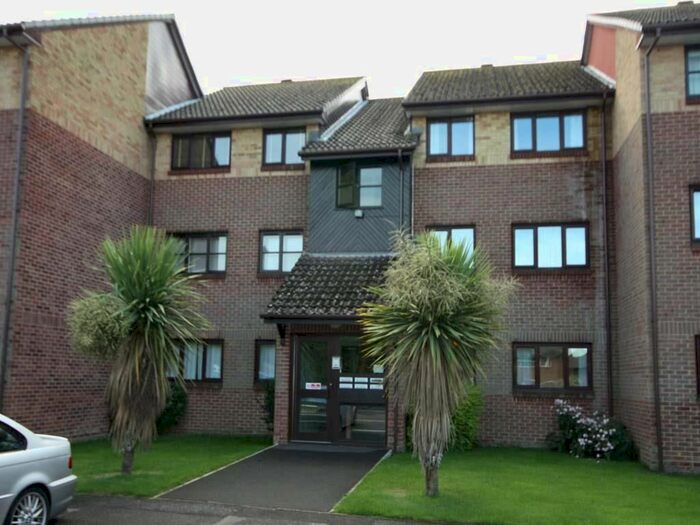 2 Bedroom Flat To Rent In Woodrush Crescent, Locks Heath, Southampton, SO31
