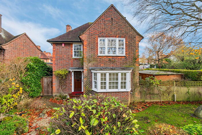 3 Bedroom Detached House For Sale In Woodhall Gate, Pinner, HA5