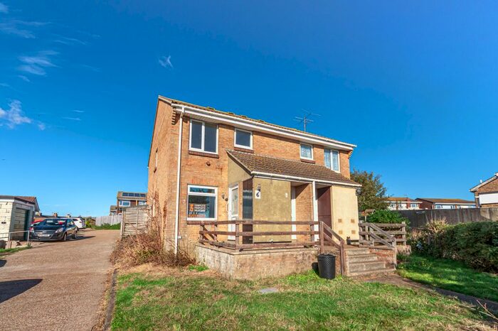 1 Bedroom Flat To Rent In Iford Close, Newhaven, East Sussex, BN9