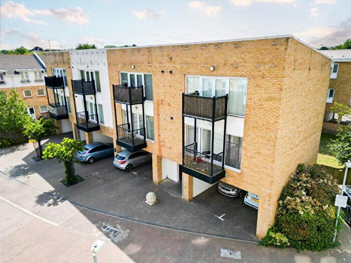 1 Bedroom Semi Detached House To Rent In Amazon Court, Admirals Way, Gravesend, Kent, DA12