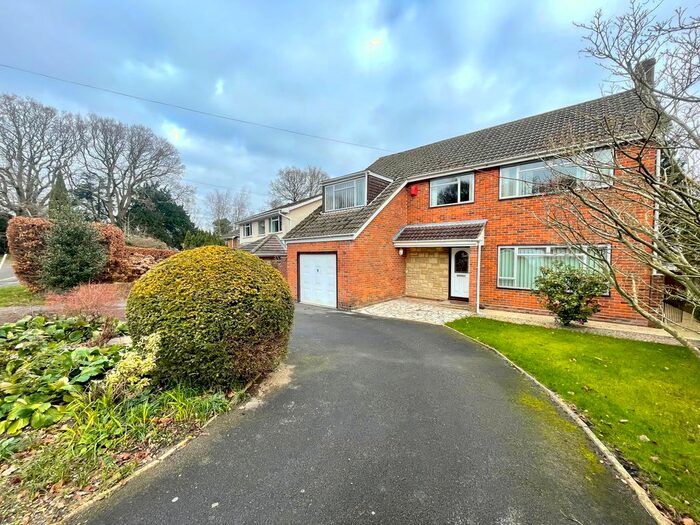 4 Bedroom Detached House To Rent In Holly Grove, Fareham PO16