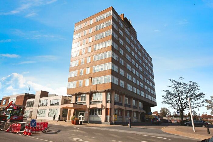 2 Bedroom Flat For Sale In Church Street, Dunstable, LU5
